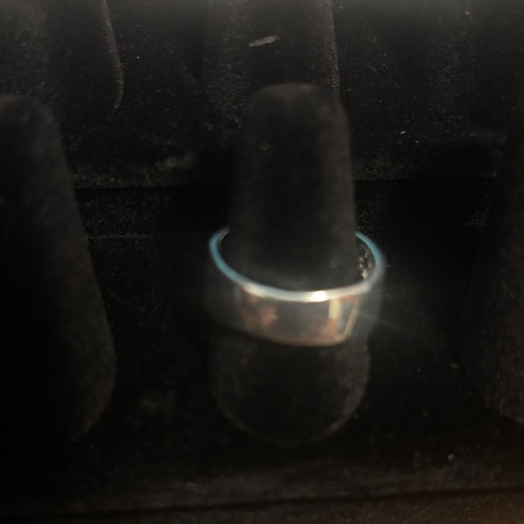 Elegant Silver Filigree Ring - Picture 2 of 3